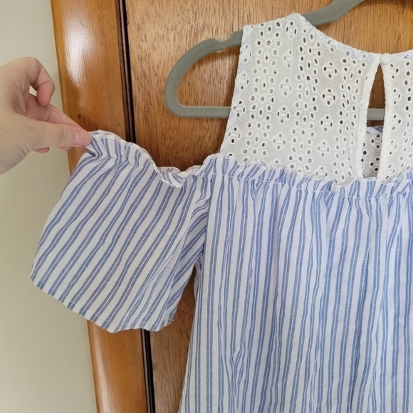 Andree by Unit Striped Cold Shoulder Dress Azure Blanc Medium - Picture 3 of 5